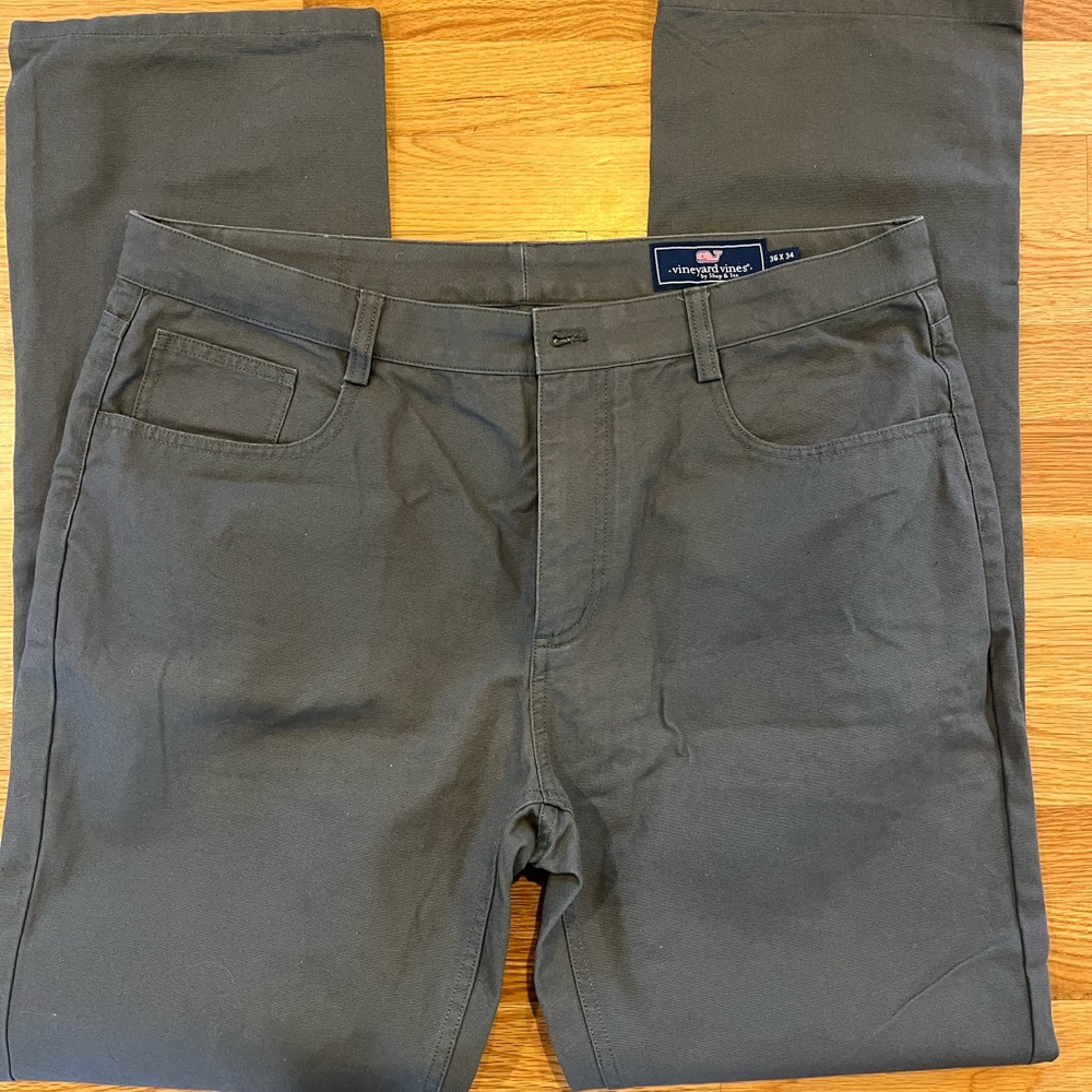 EUC Vineyard Vines men’s pants
